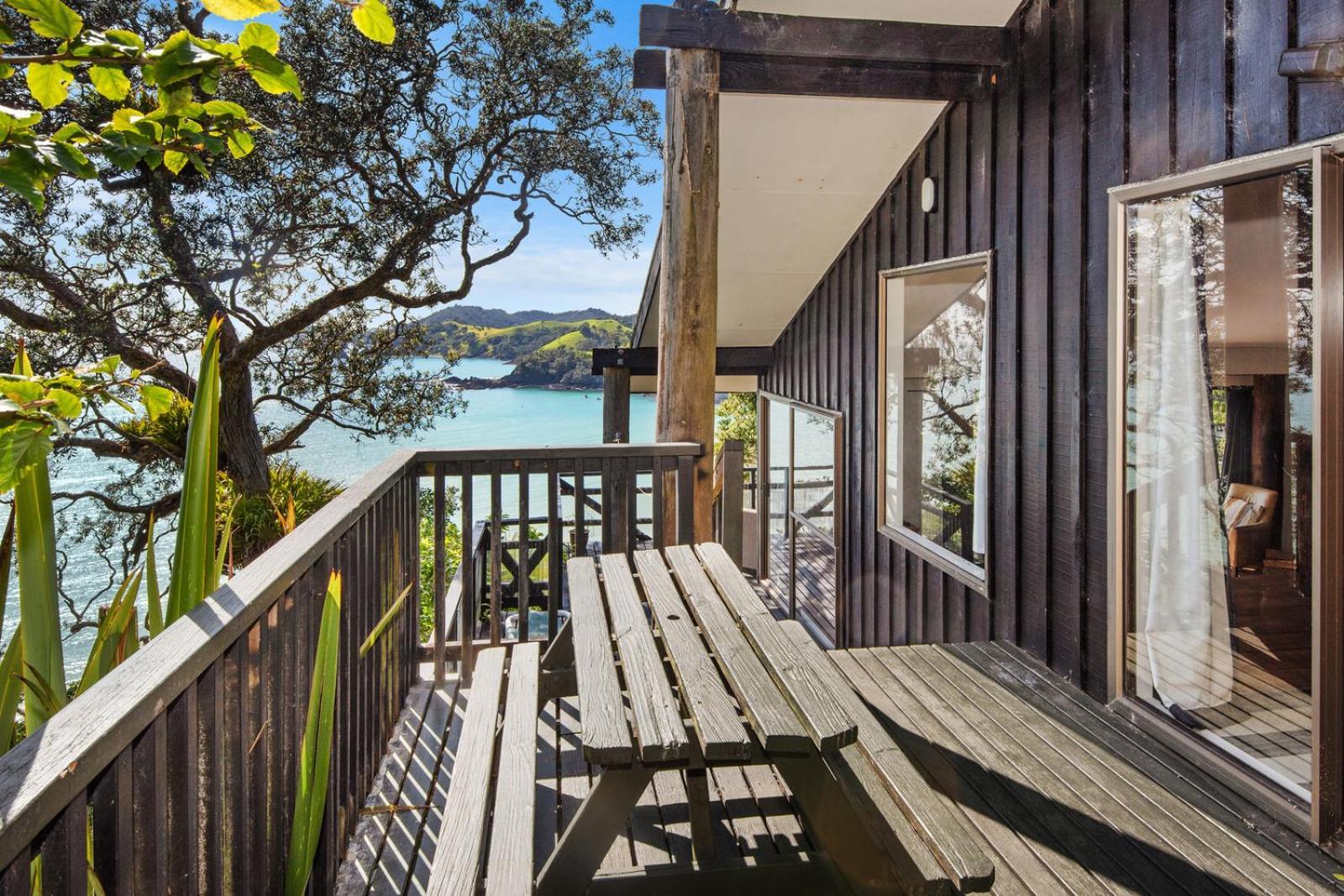 Bayview Beauty - Helena Bay Holiday Home Lyttelton Экстерьер фото